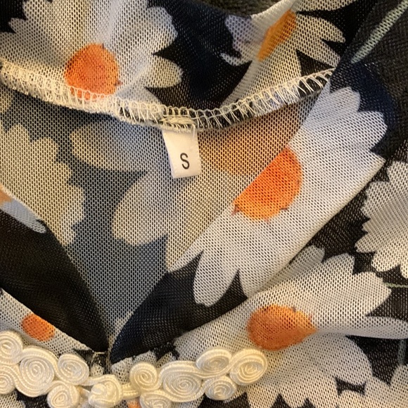 Sheer keyhole crop top - Picture 4 of 8